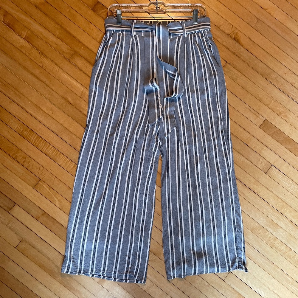 Hollister Ultra High Rise Striped Cropped Pant Pockets Beach Coastal Preppy